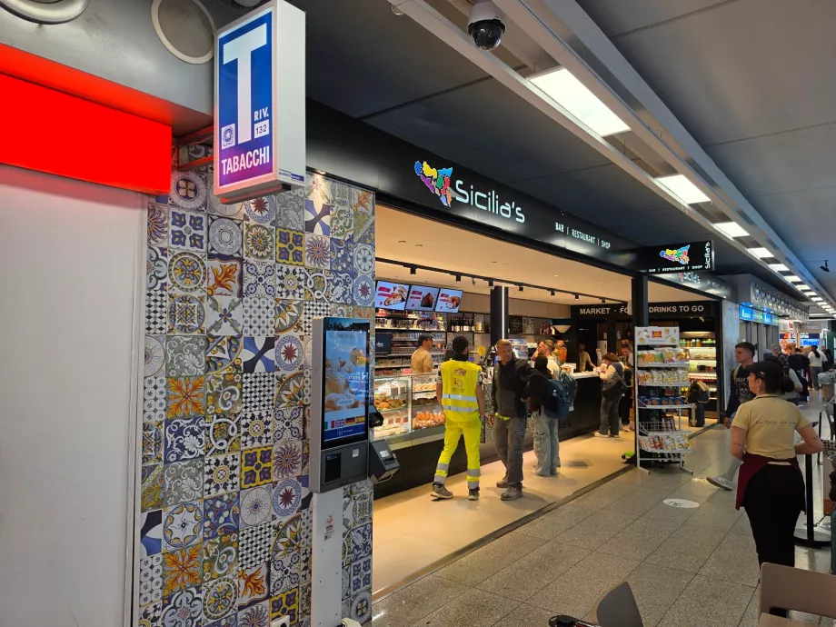 İkramlar ve atıştırmalıklar, Terminal A, Gelen Yolcular (ortak alan)