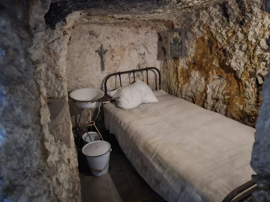 Savaş sığınağı, Mosta