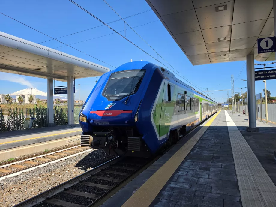 Havalimanı yakınındaki istasyonda Trenitalia treni