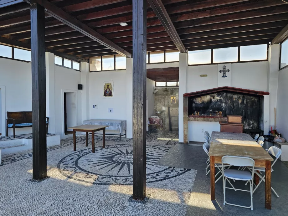 Tsambika Meryem Ana Manastırı