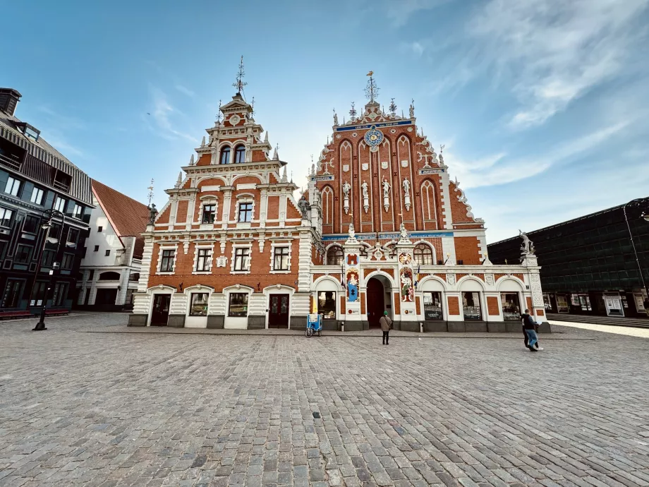 Siyah Noktaların Evi