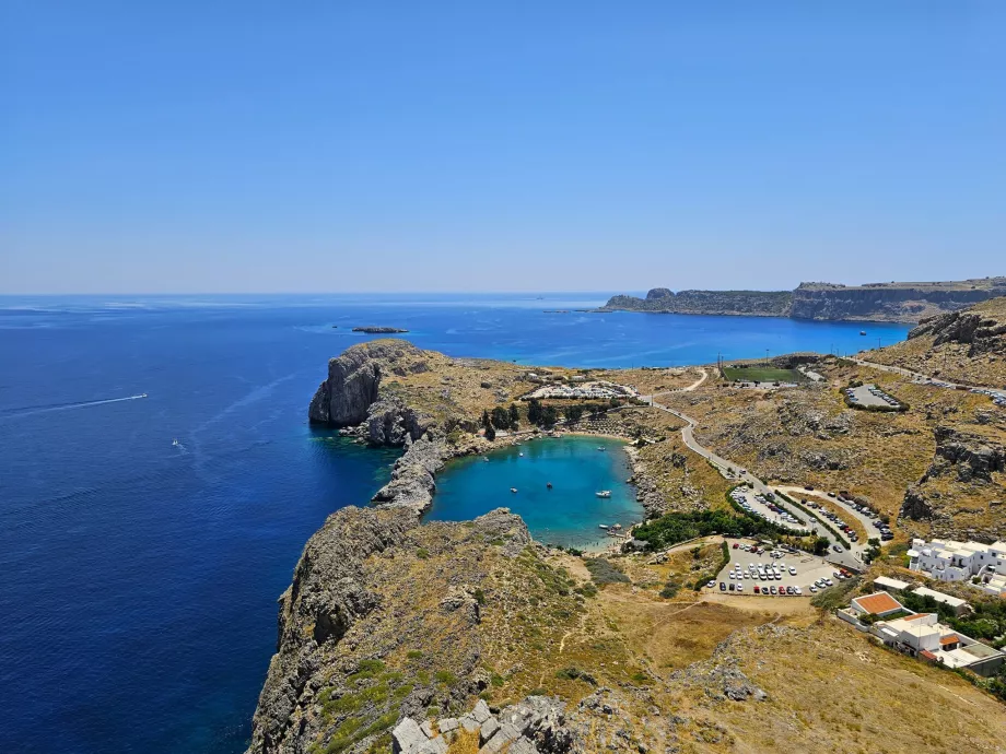 Lindos Akropolü'nden Aziz Paul Körfezi'nin Görünümü