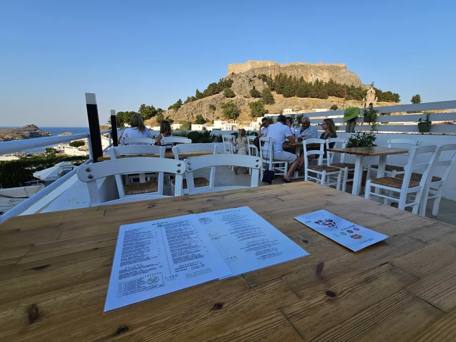 Lindos çatı restoranı