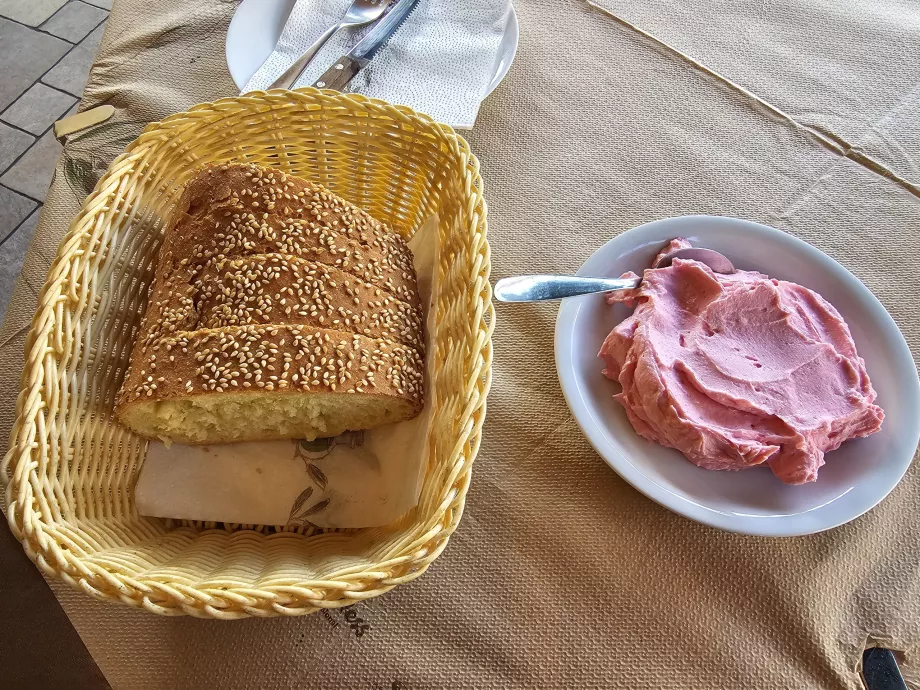 Balık yumurtalı salata