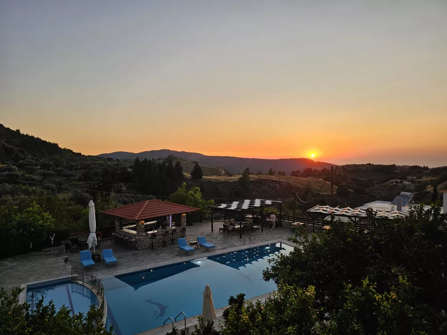Gün batımı, Empona köyü