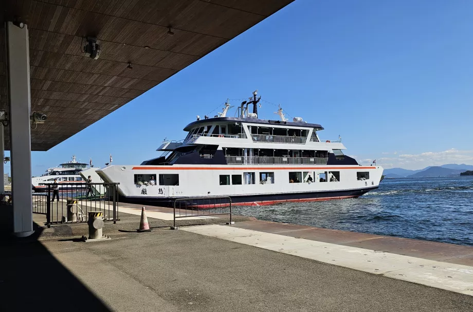 Miyajima Adası Feribotu