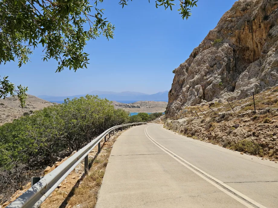 Adanın iç kısımlarına giden yol