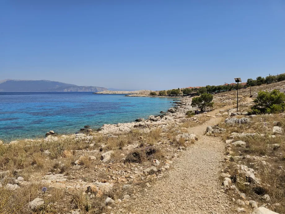 Ftenagia plajına giden yol