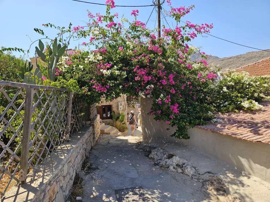 Küçük bir kasaba olan Chalki