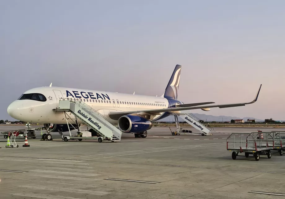 Rodos Havalimanı'nda Airbus A320