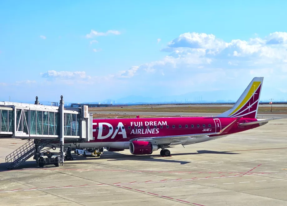 Fuji Dream Havayolları, Embraer E170, Kobe Havalimanı