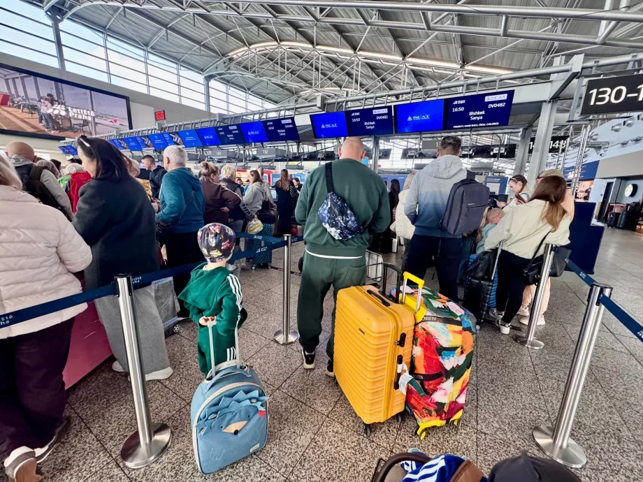 SCAT ile PRG-SYX uçuşu için check-in yapın