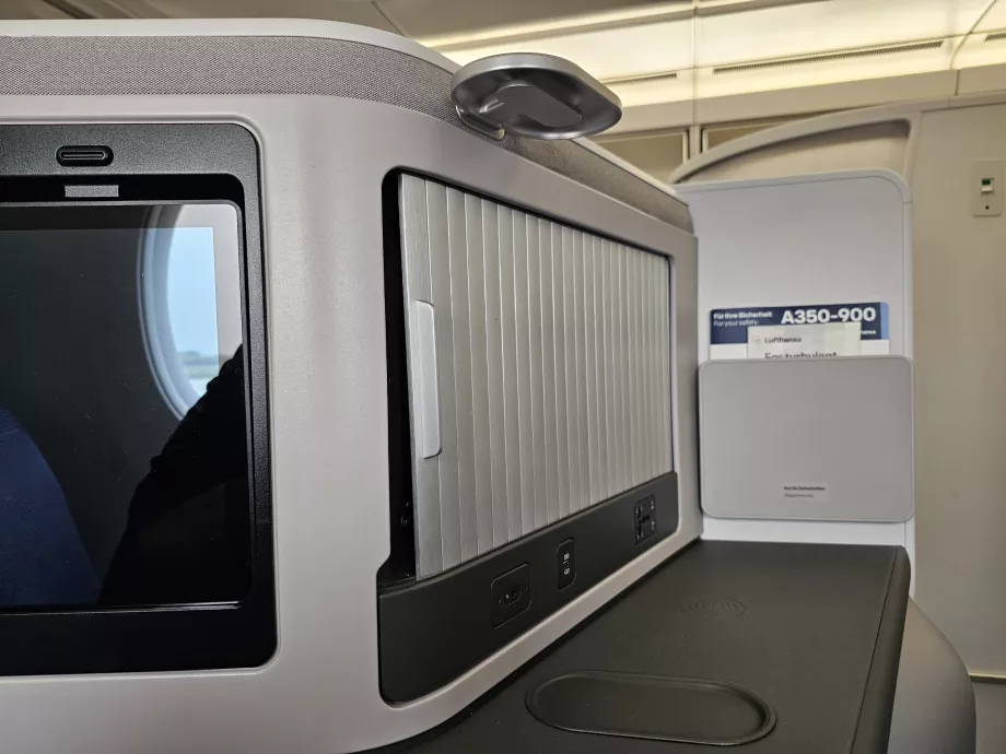 Eşyaları saklamak için kapanan bölme