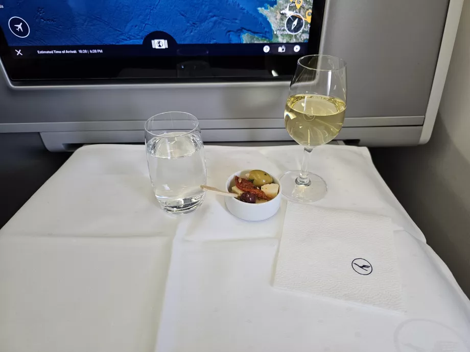 Zeytin ve peynir - ilk servis