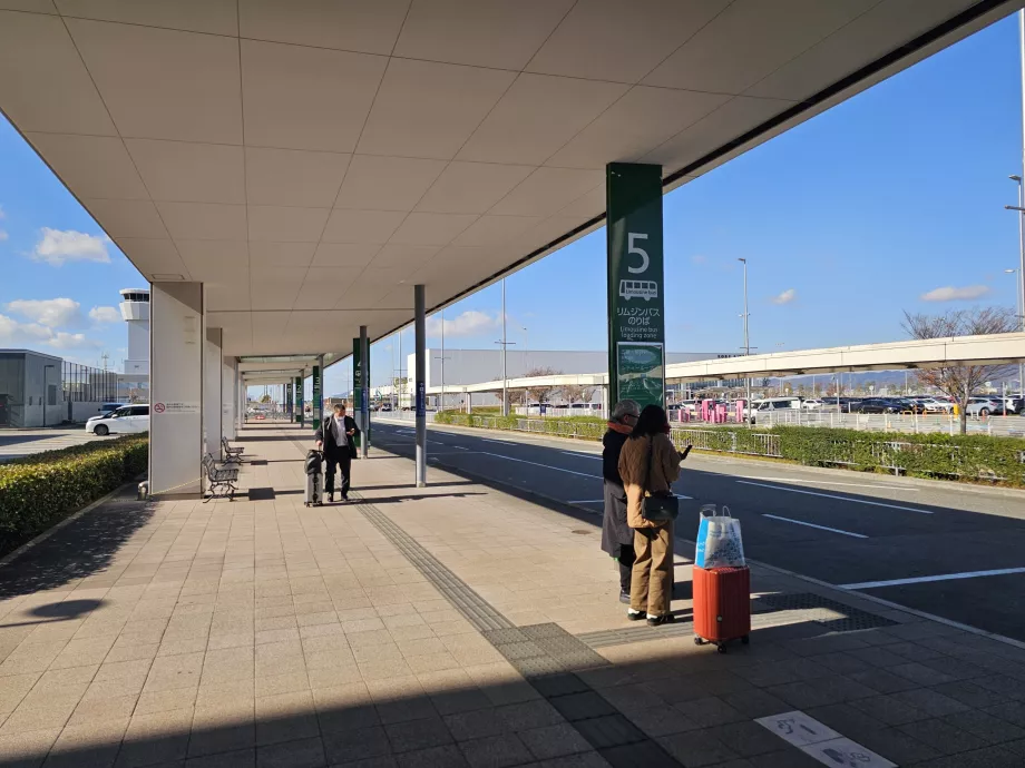 Terminal 1 ve 2 arasındaki yürüyüş yolu