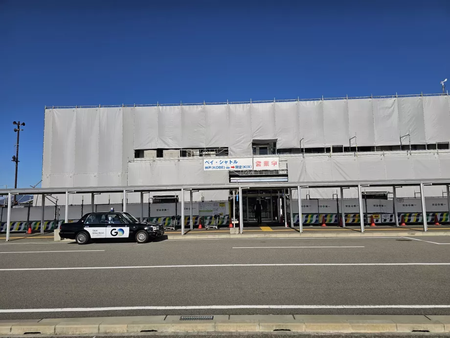 Osaka Havalimanı'na doğru tekne iskelesi