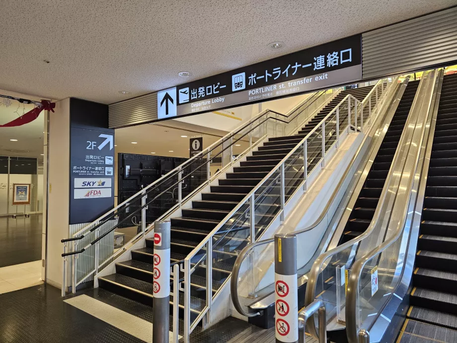 Portliner monorayına giden merdiven