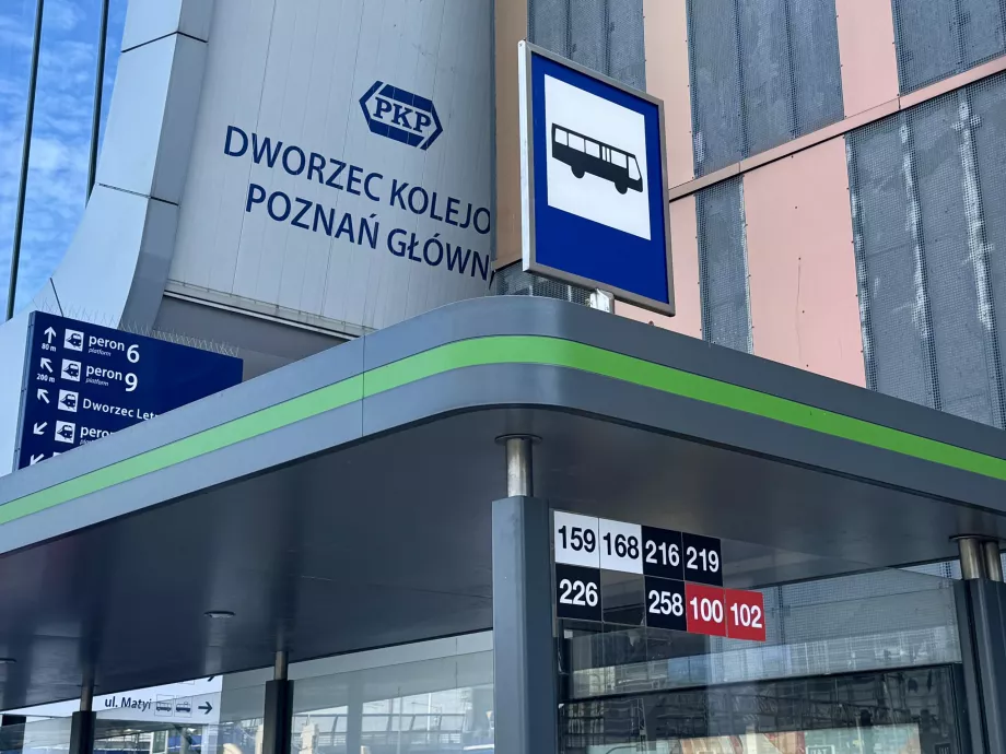 Poznan'da otobüs durağı