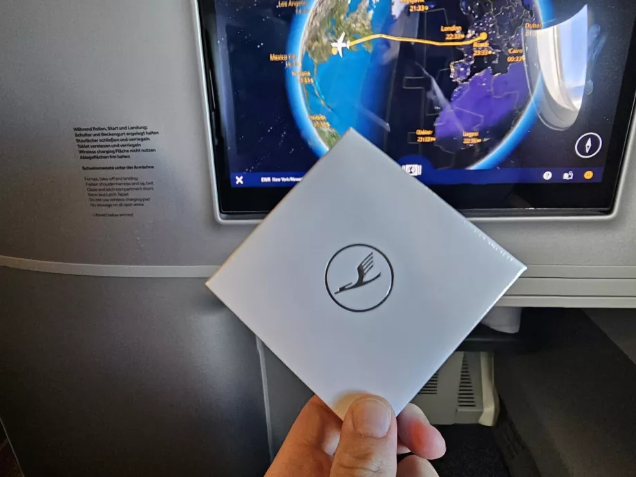 İnişten önce çikolata kutusu