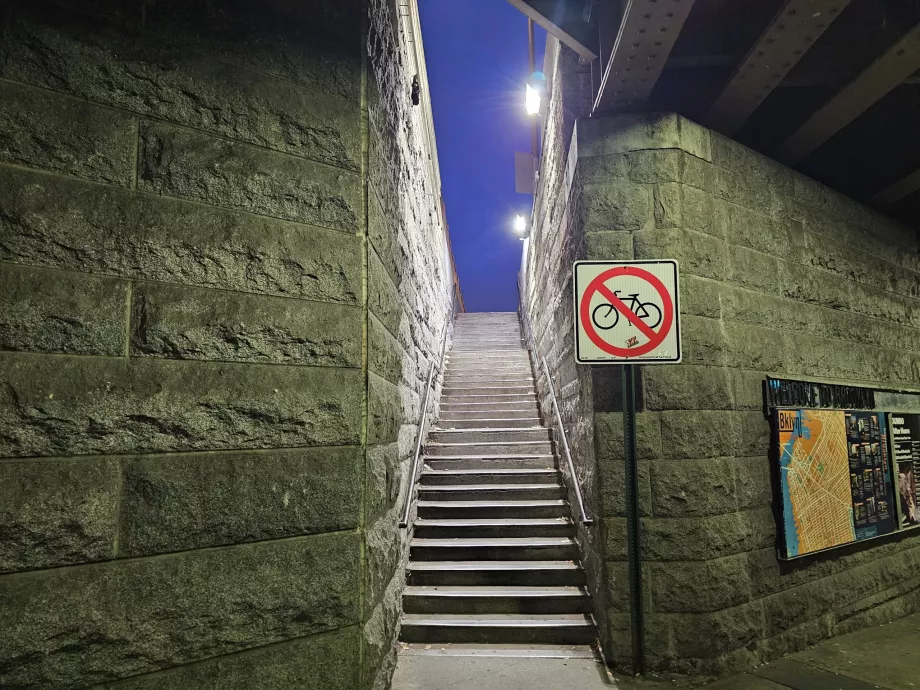 Brooklyn Köprüsü Merdivenleri