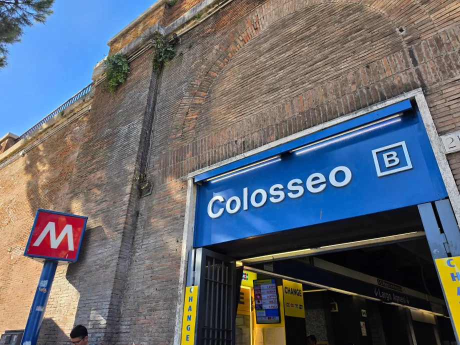 Colosseo Metro İstasyonu