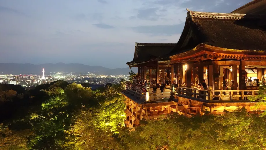 Kiyomizu-dera gece vakti