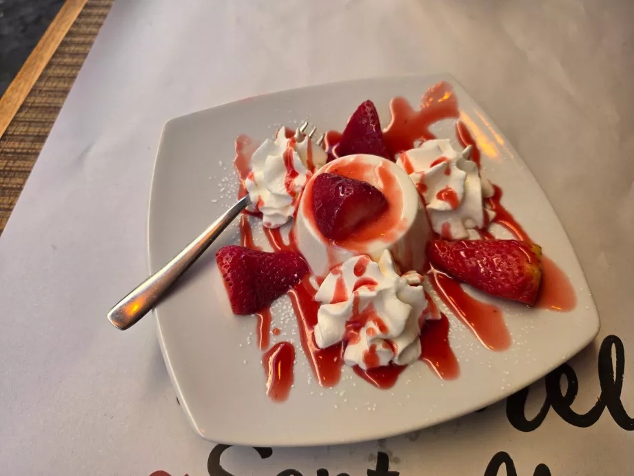 Tonnarello Santa Maria, Çilekli Panna Cotta