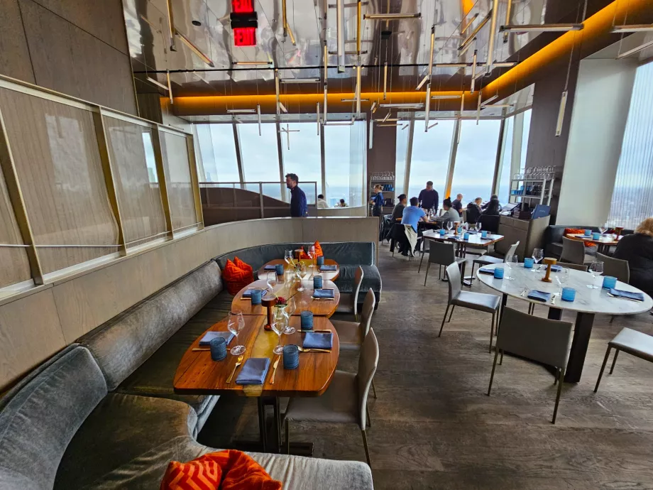 Zirve restoran ortamı