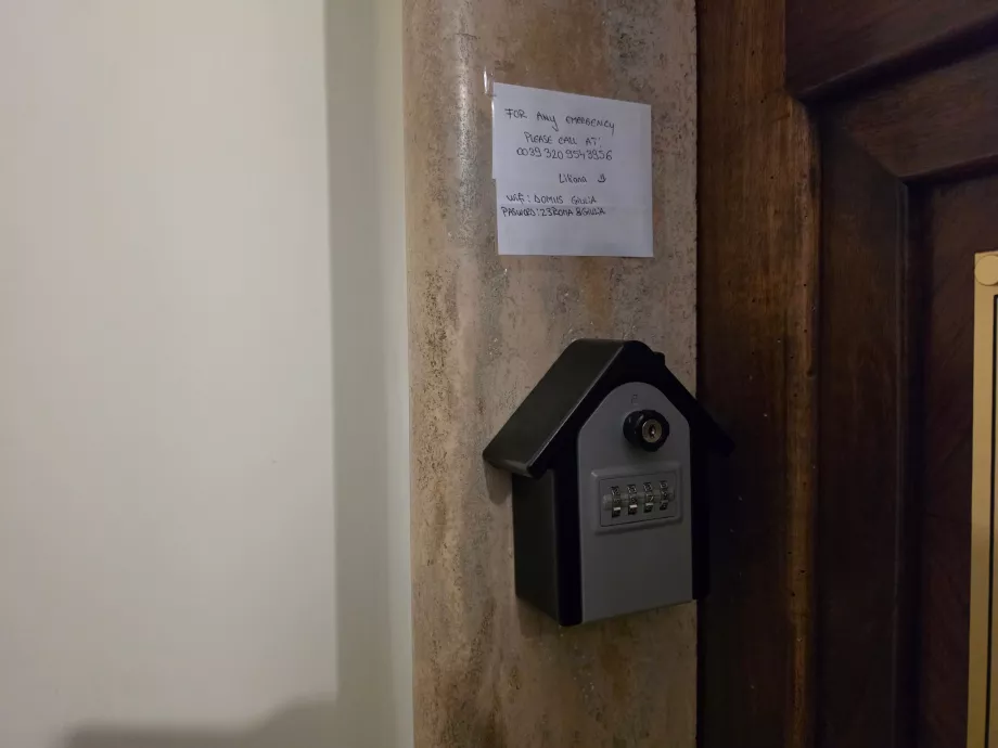 Anahtar kutusu (resepsiyon çalışma saatleri dışında check-in için)