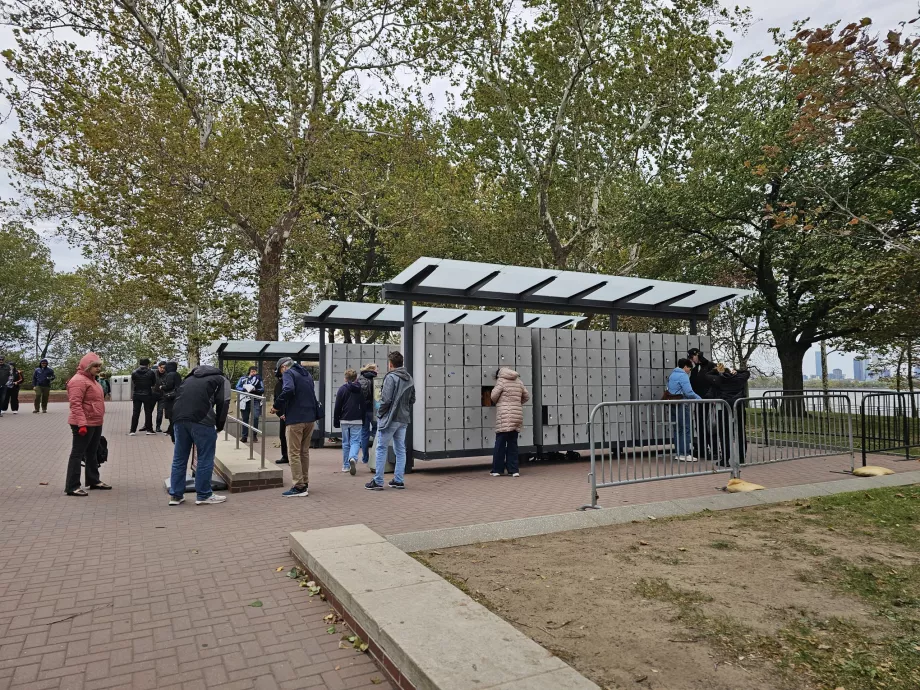 Kişisel eşyaların saklanması için kilitli dolaplar