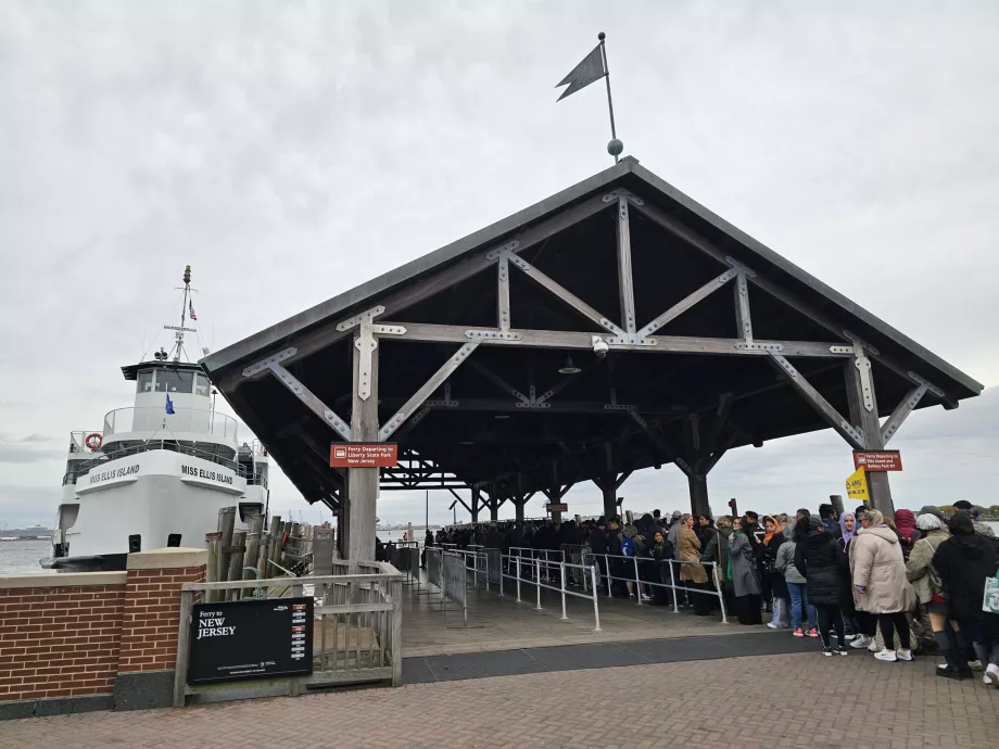 Özgürlük Heykeli'ndeki İskele