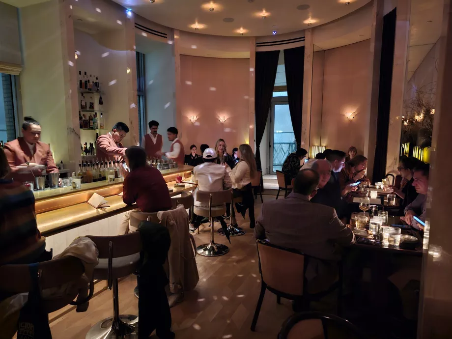 Overstory Bar Ortamı