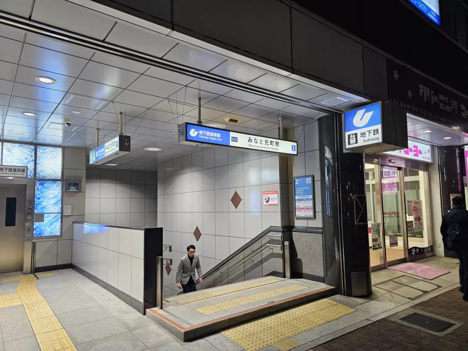 Metro istasyonuna giriş