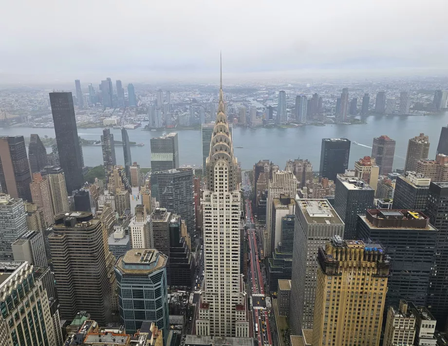 Summit One Vanderbilt, Chrysler Binası'nın görünümü