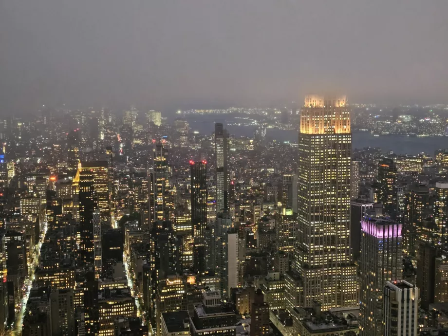 Summit One Vanderbilt, gece manzarası