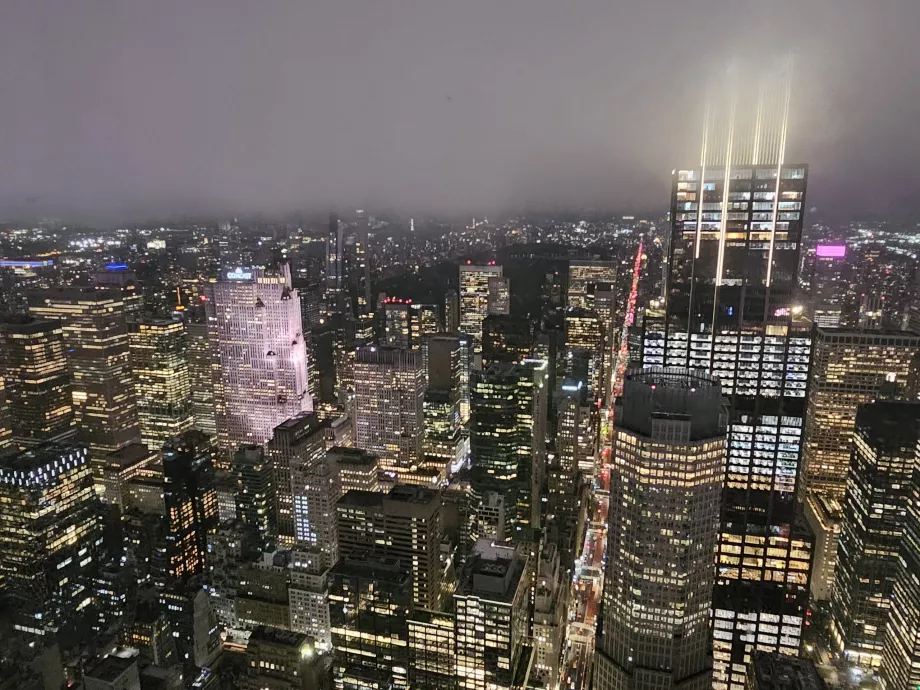 Summit One Vanderbilt, gece manzarası