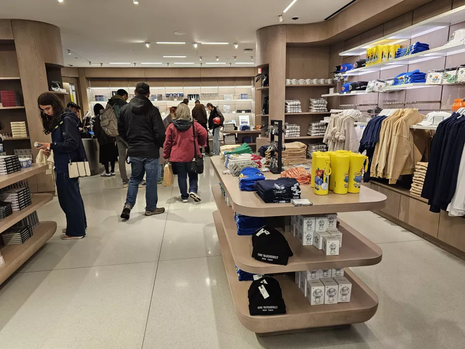 Summit One Vanderbilt, hediyelik eşya dükkanı