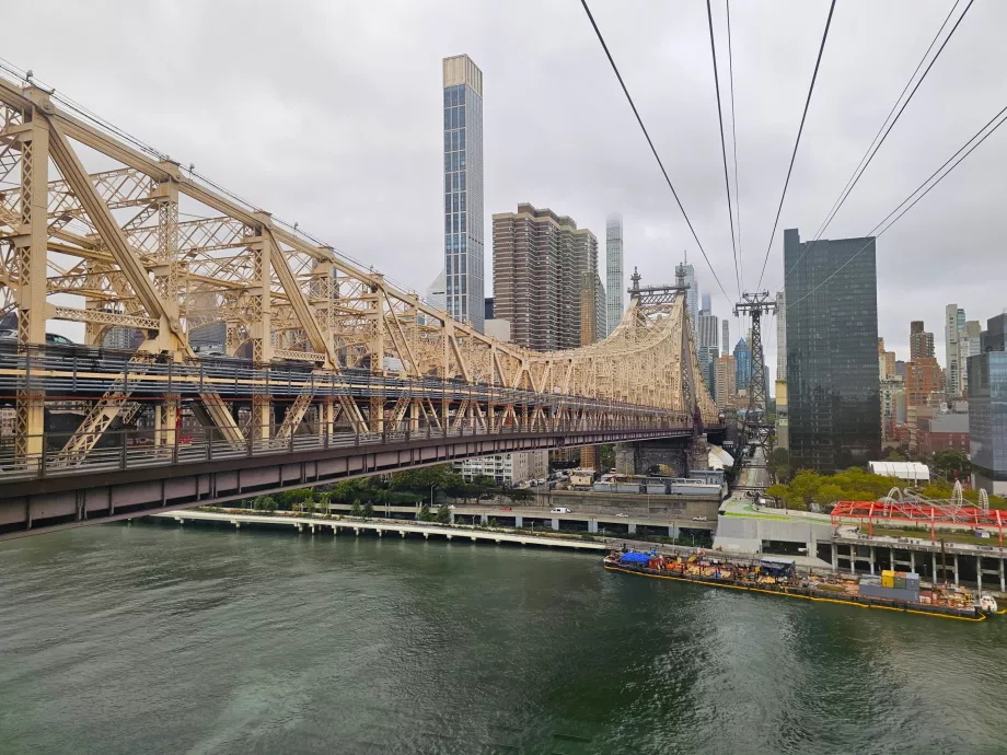 Roosvelt Adası'na teleferik yolculuğu