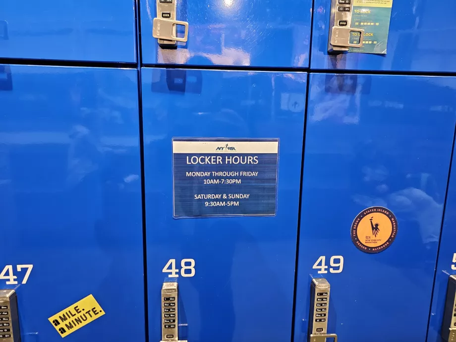 NYRR merkezi, koşucular için bagaj muhafazası