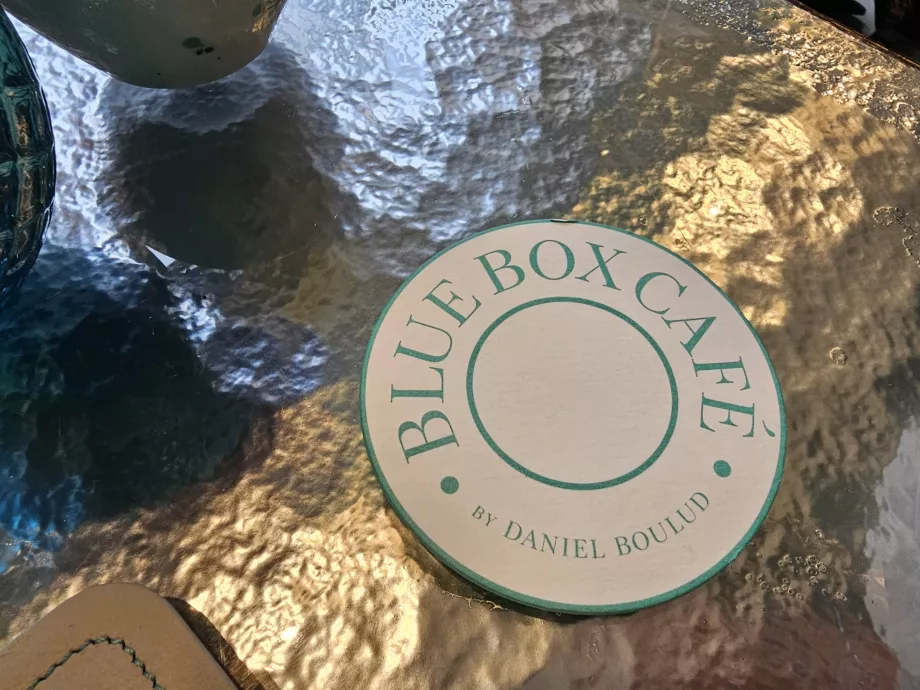 Mavi Kutu, bardak altlığı