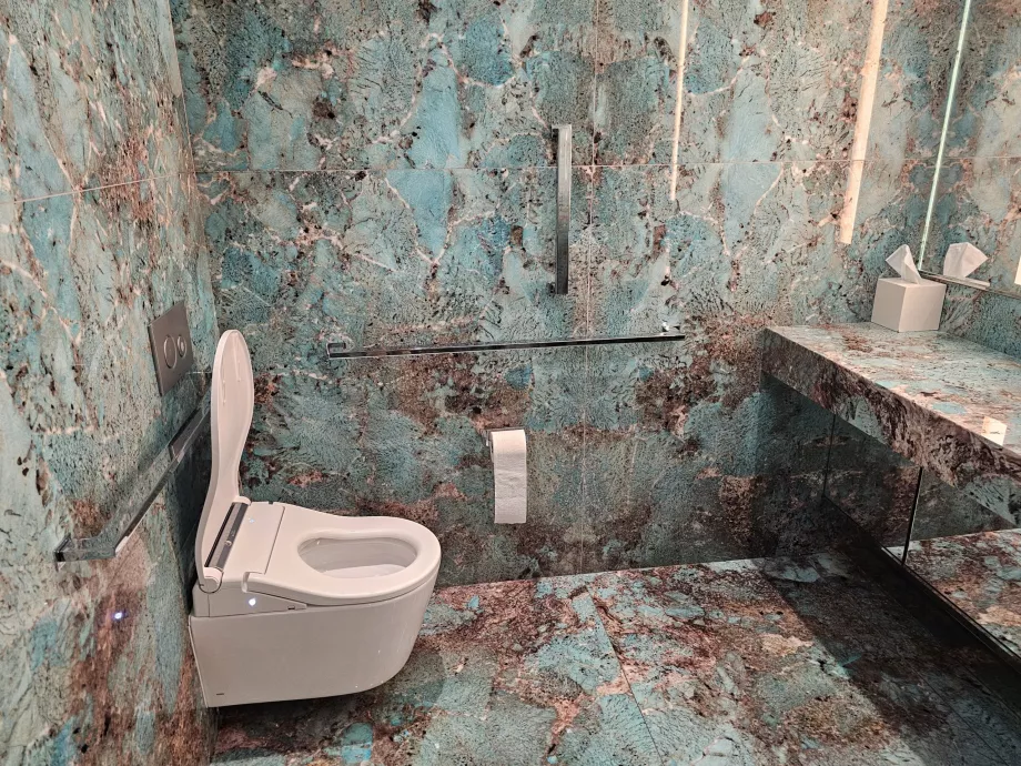 Tiffany &amp; Co., mermer tuvaletler