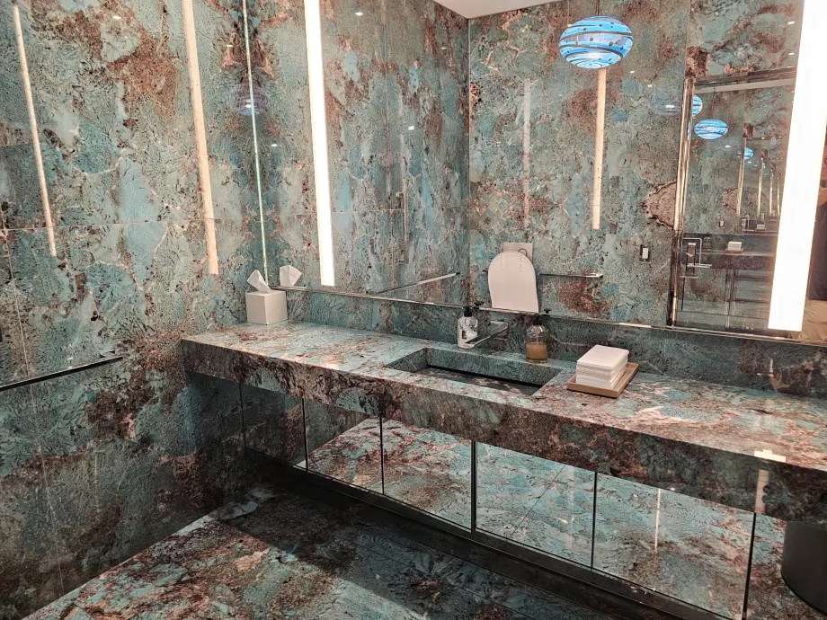 Tiffany &amp; Co., mermer tuvaletler