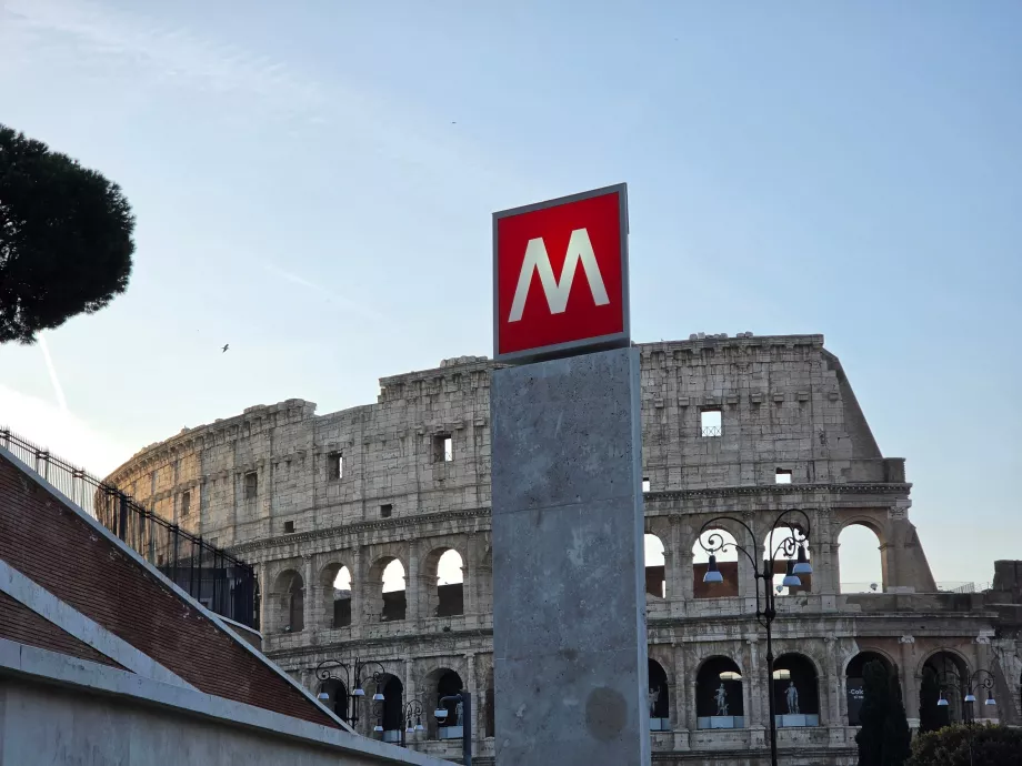 Colosseo Metro İstasyonu