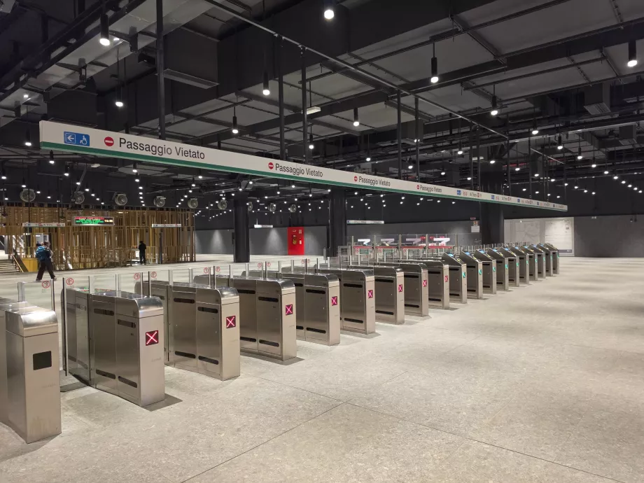 Metro girişindeki turnikeler