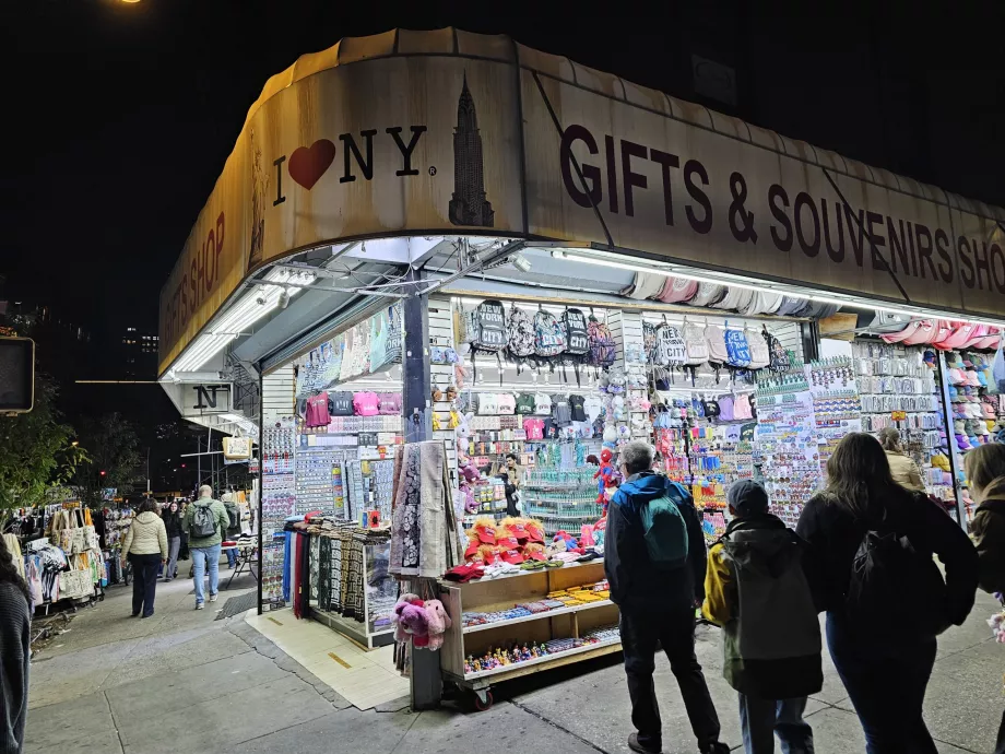 Çin Mahallesi, hediyelik eşya dükkanları
