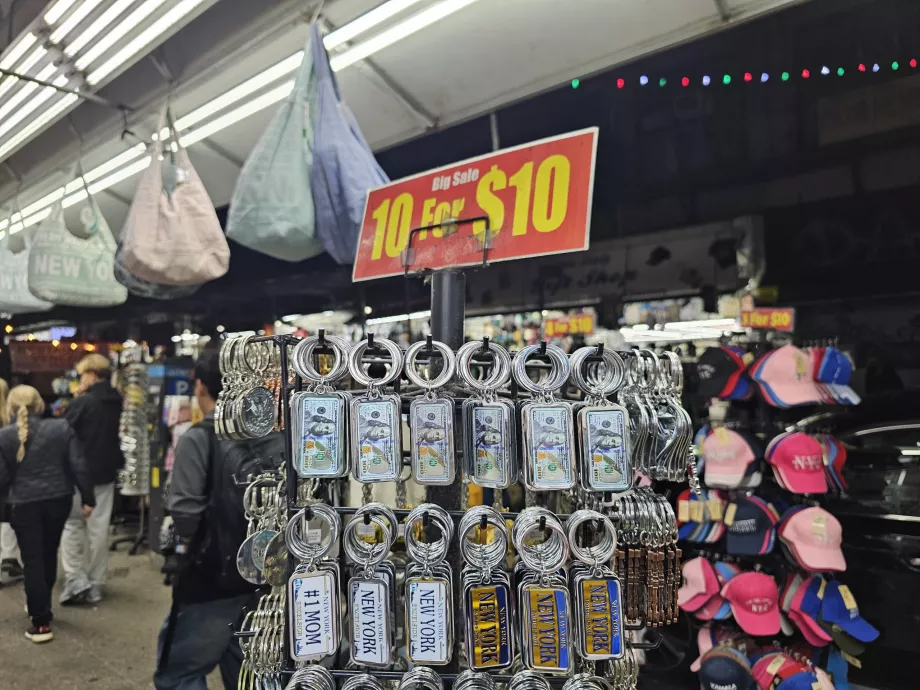 Çin Mahallesi, hediyelik eşya dükkanları