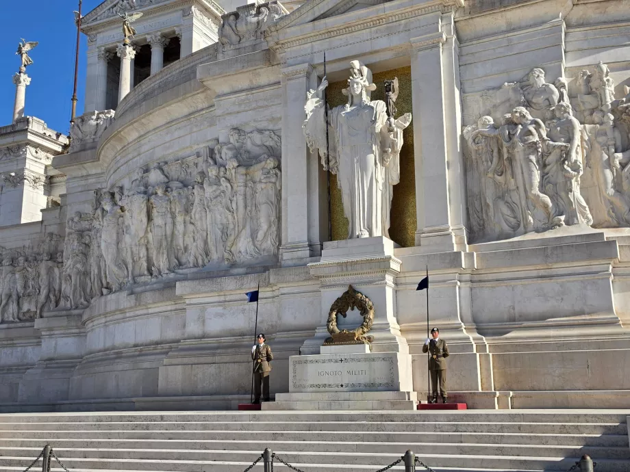 Altare della Patria, meçhul askerin mezarı
