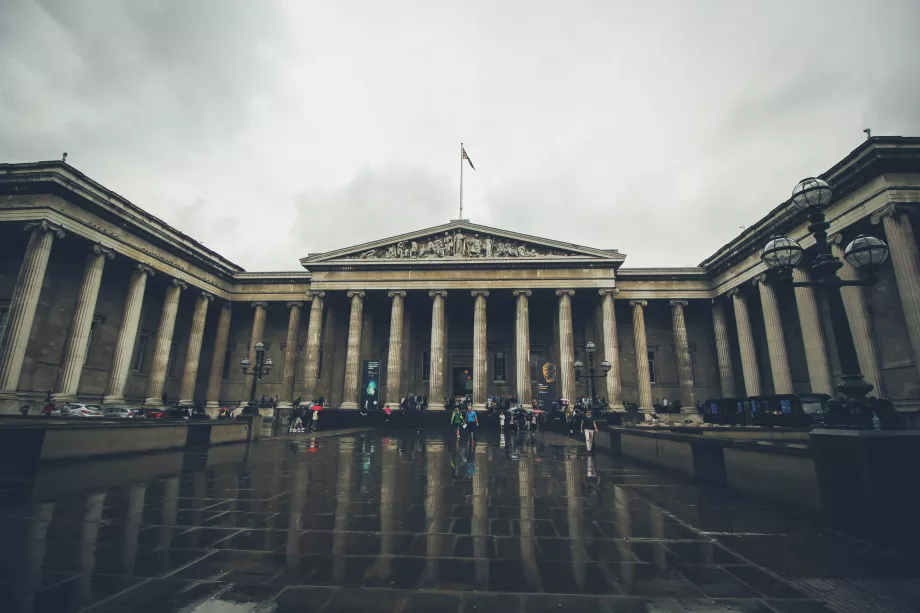 British Museum'un ana cephesi