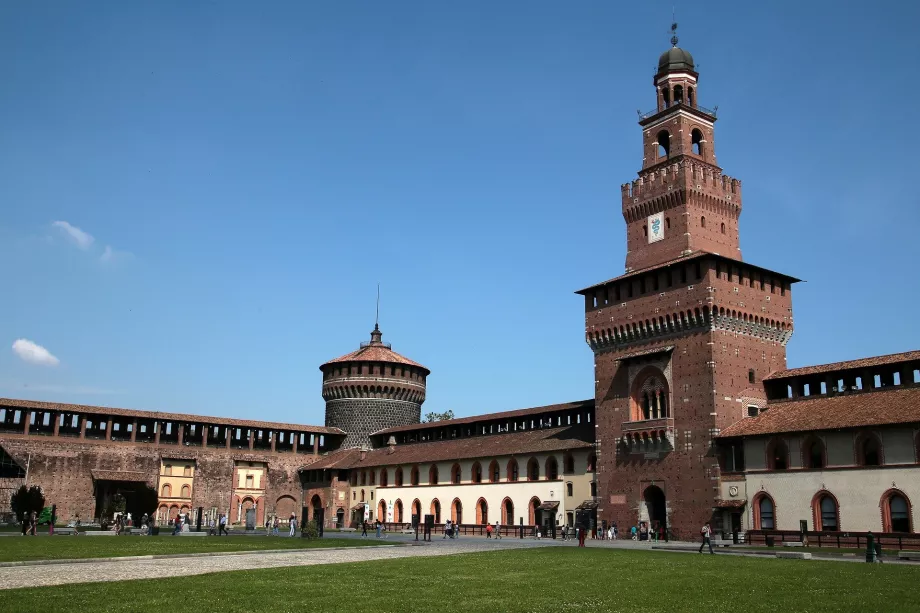 Castello Sforzesco'nun Avlusu