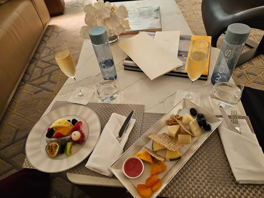 Abu Dabi'deki transit bekleme salonu